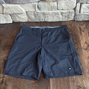 Quiksilver Men's Black Flat Front Shorts size 29